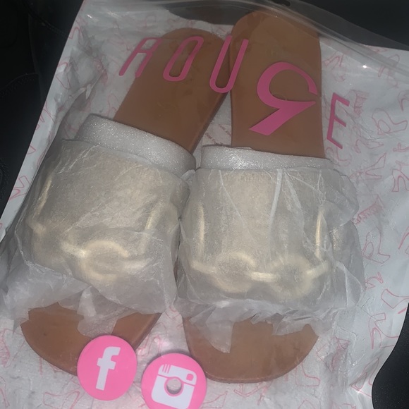 Rouge Chain Sandals - Picture 2 of 2